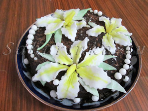 торт с цветами лилиями из мастики